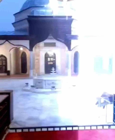 596 yıllık tarihi caminin kubbesine böyle yıldırım düştü