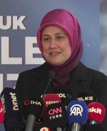 Türk Kızılay Başkanı Yılmaz: "Gazze’ye elimizde çiçeklerle girmek istiyoruz"