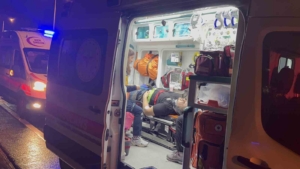 Kocaeli’de feci kaza: Sürücü yola fırladı, araç ters döndü