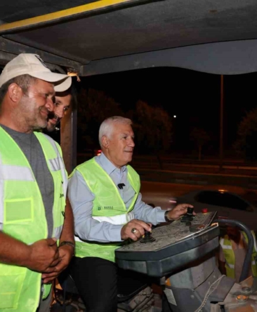 Bursa’da konforlu ulaşım için 150 bin ton sıcak asfalt döküldü