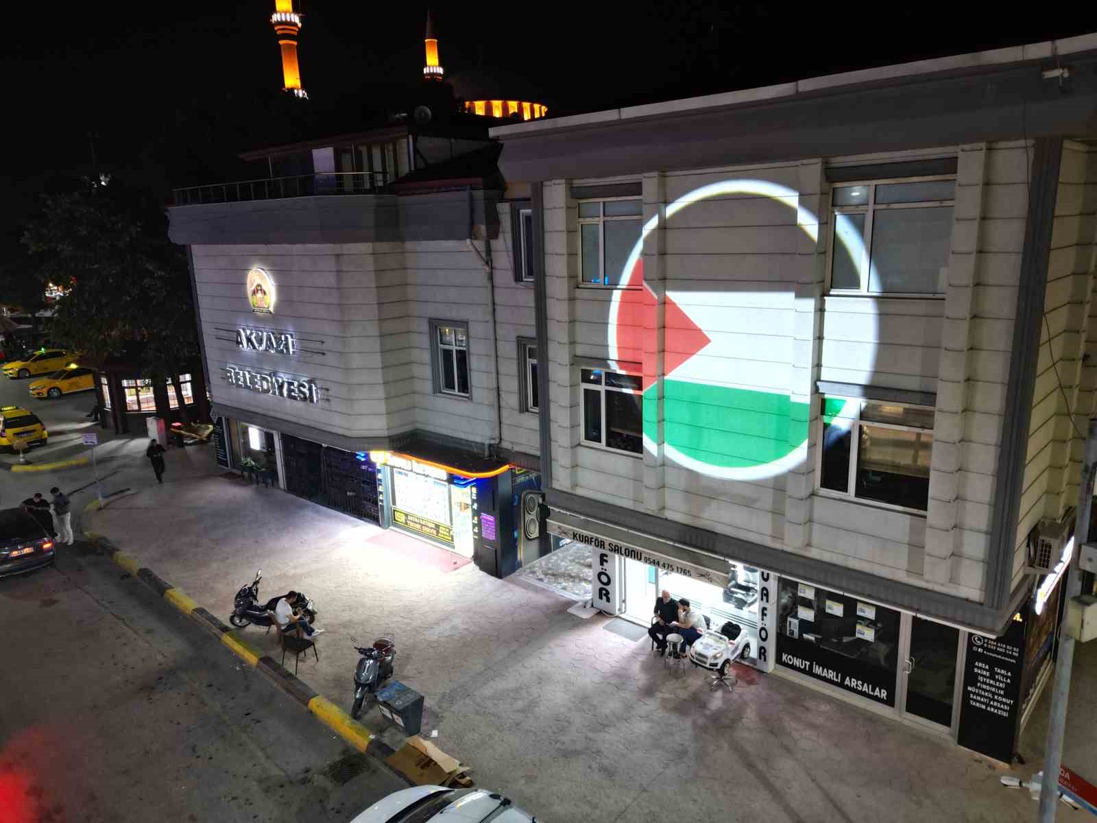 Filistin için birlik mesajı: Belediye ve araçları bayraklarla donatıldı