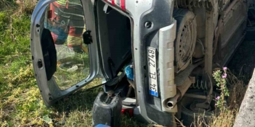 Burhaniye’de otomobil köprüden dereye devrildi