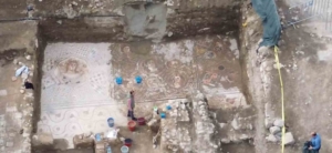 PAPA'NIN ZİYARETİ ÖNCESİ İZNİK'TE TARİHİ KEŞİF 400 METREKARELİK DEV MOZAİK GÜN YÜZÜNE ÇIKARILDI