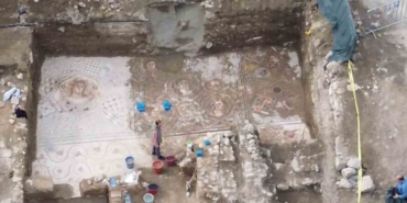 PAPA'NIN ZİYARETİ ÖNCESİ İZNİK'TE TARİHİ KEŞİF 400 METREKARELİK DEV MOZAİK GÜN YÜZÜNE ÇIKARILDI