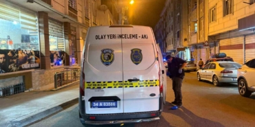 Esenyurt’ta kahvehaneye silahlı saldırı: Kurşunlar araçlara isabet etti