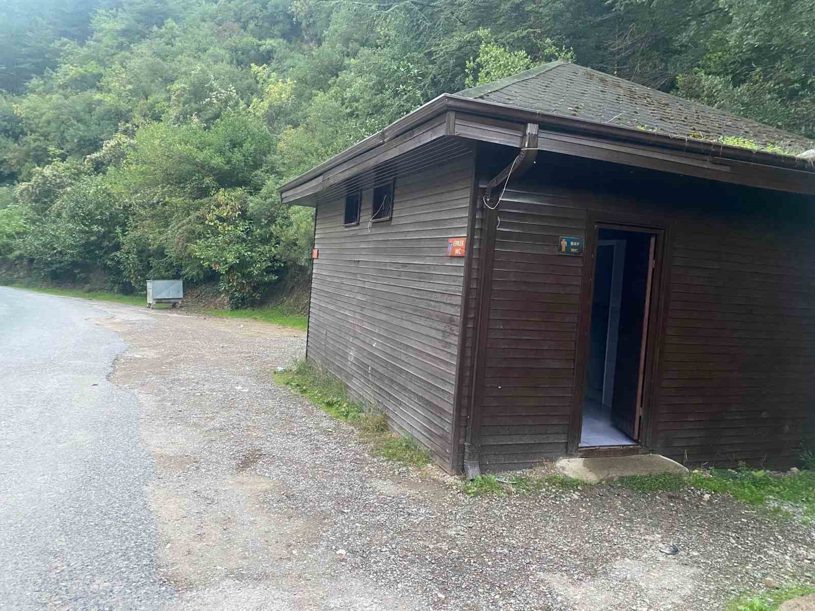 Mesire alanındaki şadırvanı tahrip ettiler