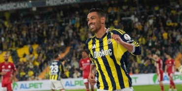Fenerbahçe’de 2 futbolcu kadro dışı