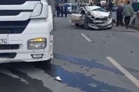 Arnavutköy’de otomobil tıra arkadan çarptı: 1 ölü