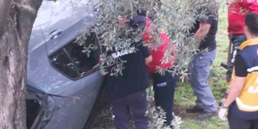 Kontrolü kaybetti zeytin bahçesine uçtu: 2 yaralı