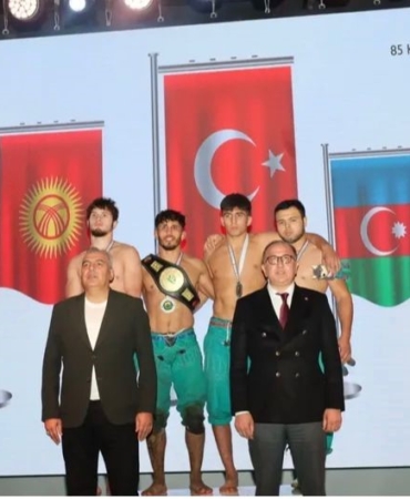 Sultangazili güreşçi dünya şampiyonu