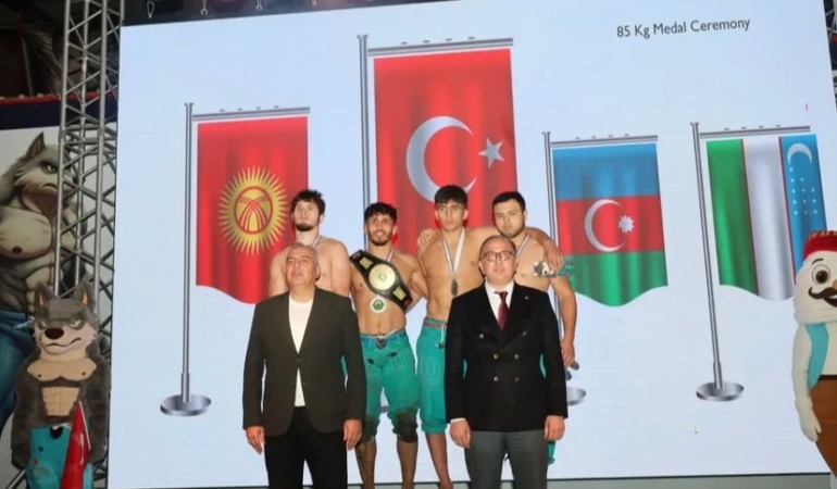 Sultangazili güreşçi dünya şampiyonu