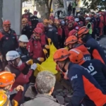 Kocaeli’de çöken binanın enkazından 2 kişinin cansız bedeni çıkarıldı