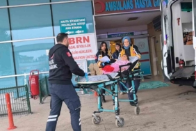 Bursa’da demir kapının altında kalan 9 yaşındaki çocuk ağır yaralandı