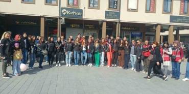 Meme kanserine dikkat çekmek için motosiklet turu attılar