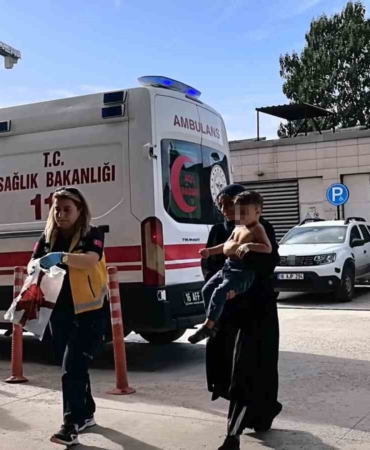 Çaydanlıktan üzerine kaynar su dökülen 2 yaşındaki çocuk yaralandı