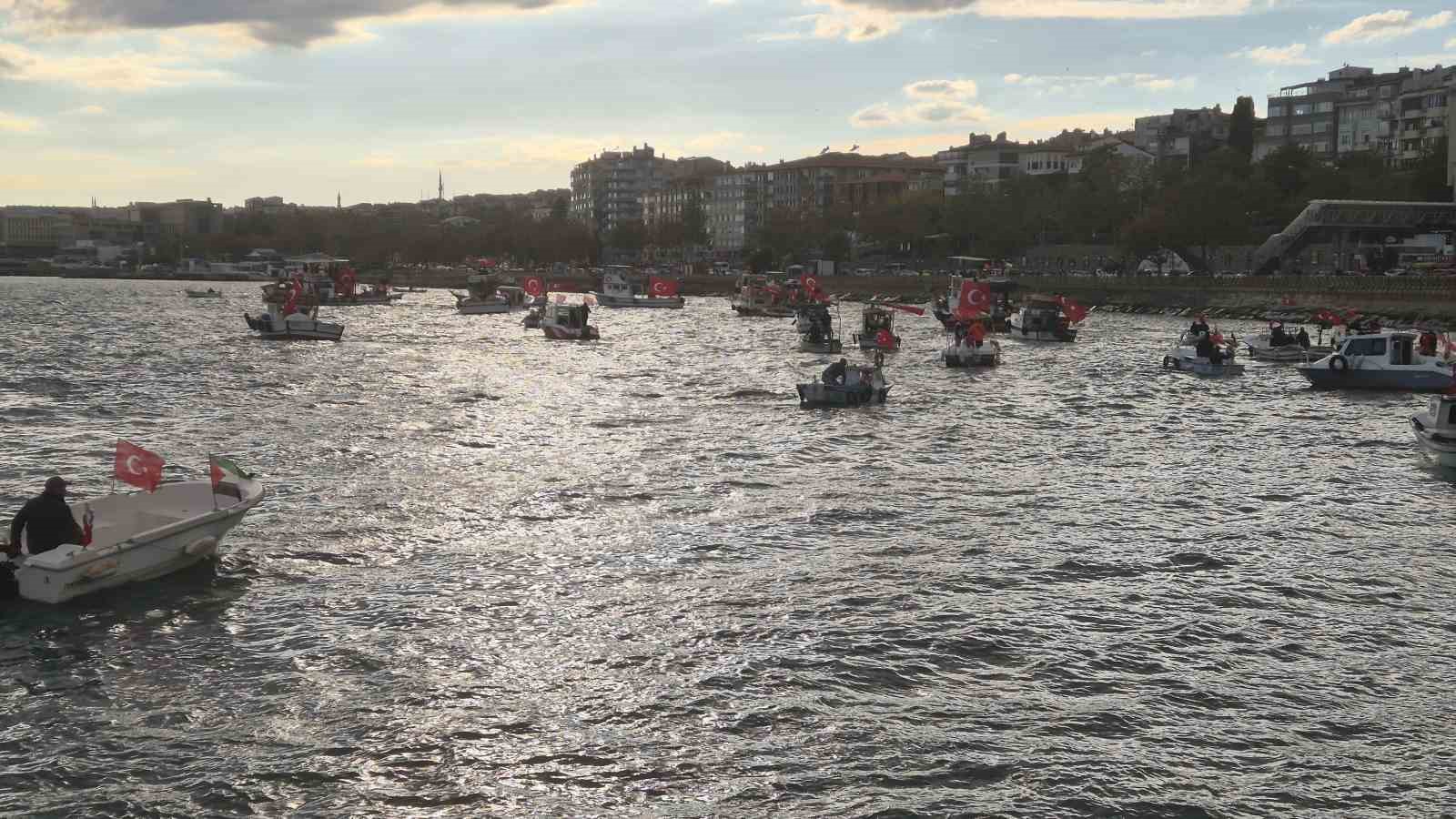 Tekirdağ’da onlarca tekne Sumud Filosu’na destek için denize açıldı