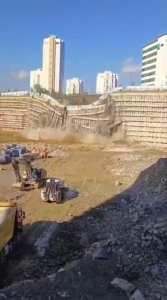 Ümraniye’de yol çöktü: O anlar kamerada