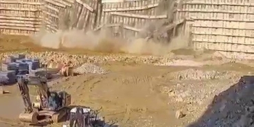 Ümraniye’de yol çöktü: O anlar kamerada