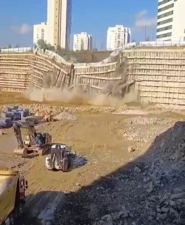 Ümraniye’de yol çöktü: O anlar kamerada