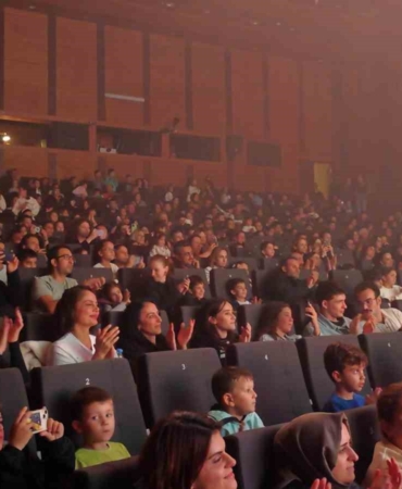 Kocaeli’de perdeler çocuklar için açıldı