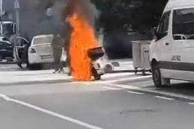 Arnavutköy’de seyir halindeki motosiklet alev aldı