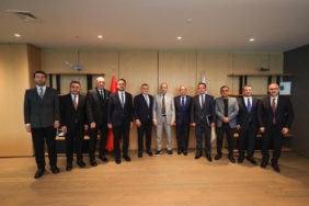 Bakan Bak ve Suriyeli mevkidaşı ile Basketbol Gelişim Merkezi’ni ziyaret etti