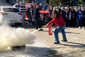 Üniversite öğrencileri yangına karşı tatbikatla bilinçlendirildi