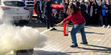Üniversite öğrencileri yangına karşı tatbikatla bilinçlendirildi