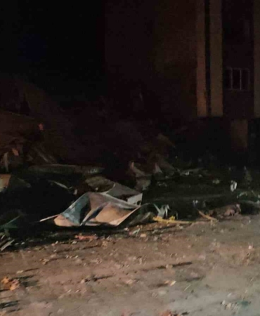 Balıkesir’de depremde bir bina yıkıldı