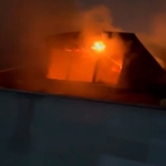 Başakşehir’de 4 katlı binanın çatı katında yangın paniği