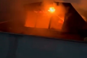 Başakşehir’de 4 katlı binanın çatı katında yangın paniği