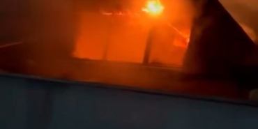 Başakşehir’de 4 katlı binanın çatı katında yangın paniği