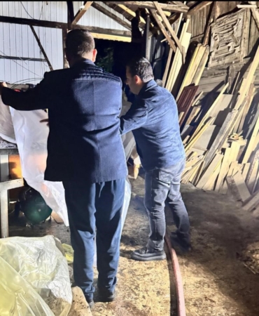 Marangoz atölyesinde çıkan yangın itfaiye ekiplerince söndürüldü