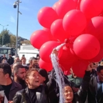 Anne Yasemin Minguzzi, destek için adliyeye gelen vatandaşlarla kucaklaştı