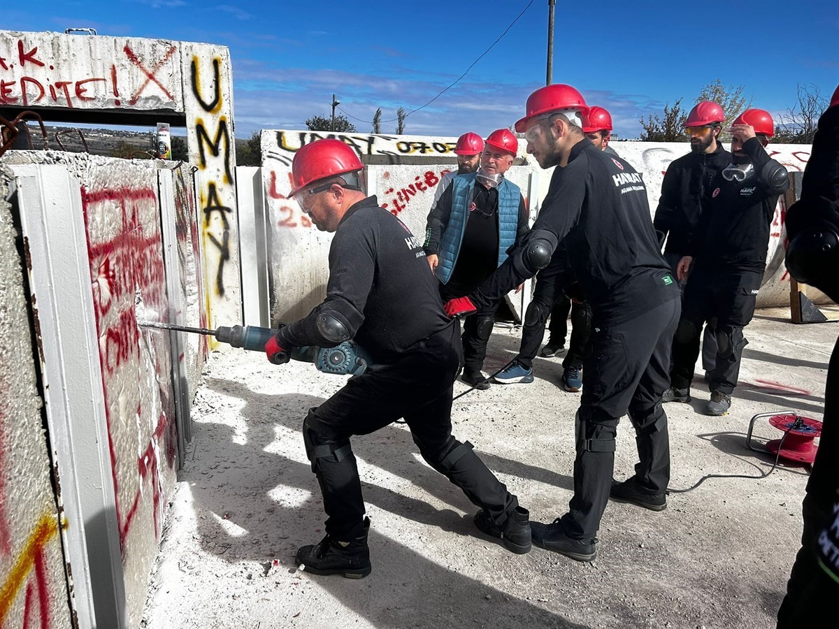 Tekirdağ’da AFAD ekiplerinden kentsel arama kurtarma eğitimi