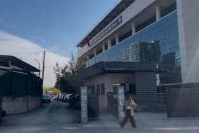 CHP’li eski belediye başkanı ve eşi 3 gün süren gözaltının ardından adliyeye sevk edildi