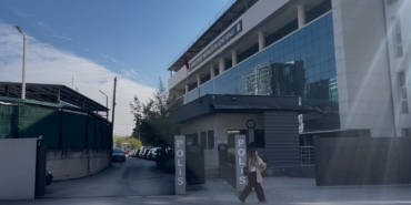 CHP’li eski belediye başkanı ve eşi 3 gün süren gözaltının ardından adliyeye sevk edildi