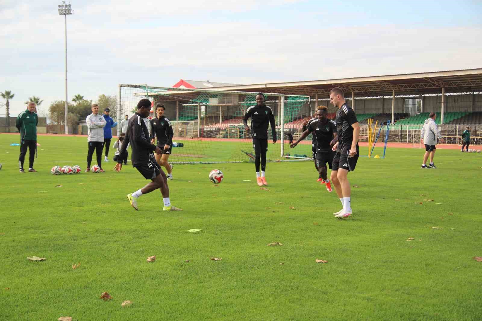 Kocaelispor’un başarılı futbolcusu Joseph Nonge: "Hocamız nerede isterse oynarım"