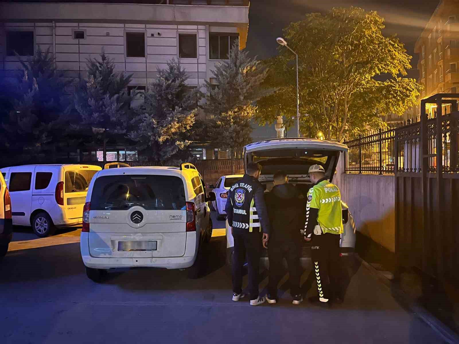 Sancaktepe’de yol verme kavgasında trafik güvenliğini tehlikeye düşüren iki sürücü yakalandı