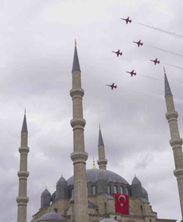 Türk Yıldızları Edirne’de nefes kesti