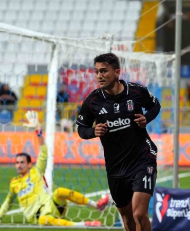 Cengiz Ünder, siyah-beyazlı formayla 3. golünü attı