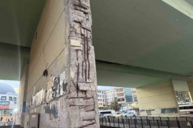 Esenyurt’ta betonları dökülen köprü tehlike saçıyor