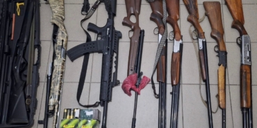 Projektörle tavşan avına jandarmadan operasyon