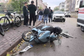 Otomobil ile çarpışan motosikletli yaralandı