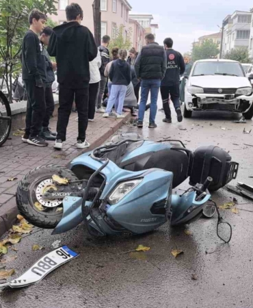 Otomobil ile çarpışan motosikletli yaralandı