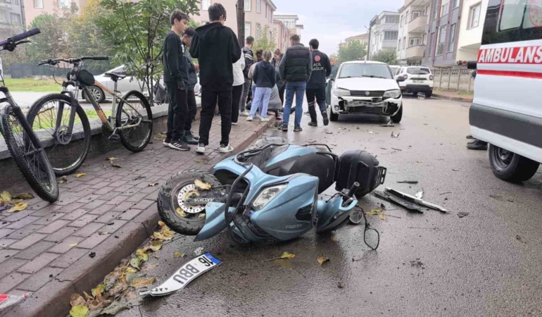 Otomobil ile çarpışan motosikletli yaralandı
