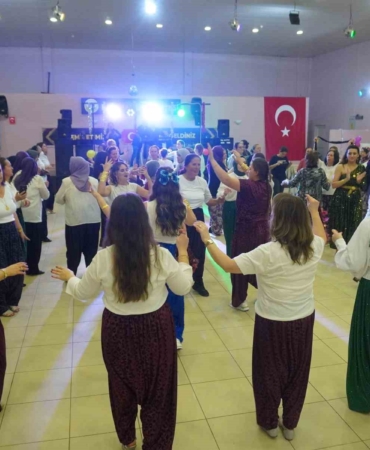 Babaeski’de "Şalvar Gecesi" renkli görüntülere sahne oldu
