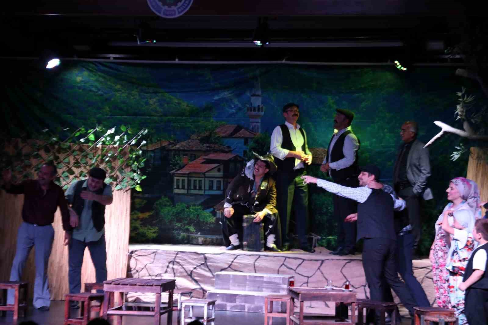 Komşu köyün delisi" yeni sezon da kapalı gişe