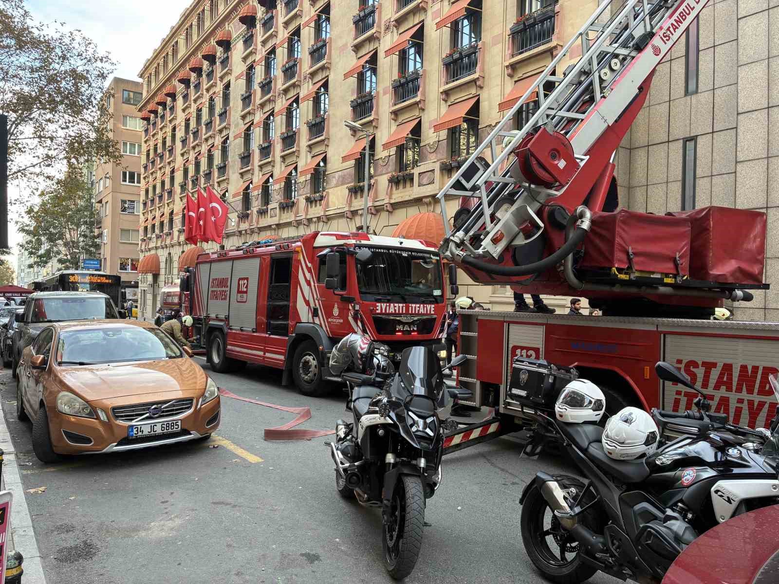 Şişli’de ısı yalıtımı sırasında çıkan yangın paniğe neden oldu