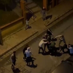 Küçükçekmece’de iki grup arasındaki sopalı kavga cep telefonu kamerasında